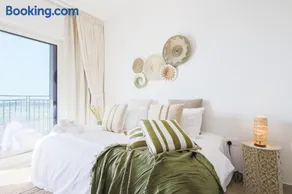 Voyage Studio In Waters Edge - Image 3