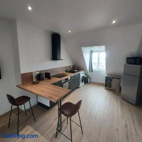 Superbe appartement F2 refait à neuf plein centre - Image 1