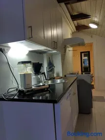 Navy Condo for 6, free parking - Image 2