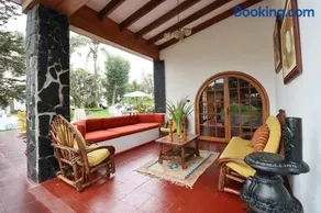 Spacious 12BR Stay with Pool BBQ in Pachacamac - Image 3