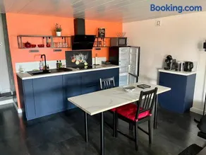 Comme dans un écrin - T2 de 50 m² avec jardin, terrasse et piscine - Image 4