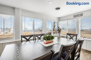 A True Serenity! Coastal Waterfront Retreat, 4 bedrooms, private pier - Image 1
