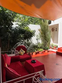 Giant House, Private Patio & Ultra-Fast Wi-Fi - Image 4