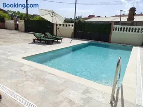 Casa en Empordà con piscina grande propia - Image 1
