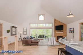 Spacious 4Br CavePoint Stay Near Dunes PetFriendly - Image 1