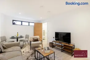 Wokingham - 2 Bedroom Ground Floor Flat - Image 2