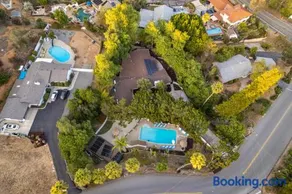 Entire Private Home with Pool, Sauna, Gym, 3 Bed, Parking Yard, Ranch Style, 2 Bedroom 2 Bathrooms, Available Now - Image 3