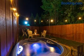 Hot Tub Firepit Corn Hole BBQ Game Room Spa Bath - Image 2