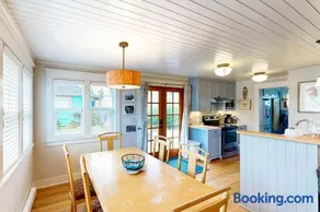 Rockaway Beach Bungalow - Image 5