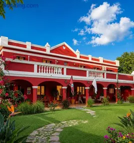 El Crestón Hotel - Image 1