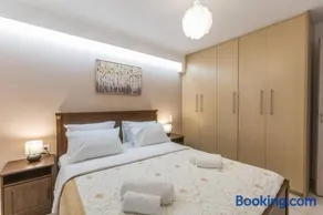Varkiza Seaside 2BD Apartment - Image 4
