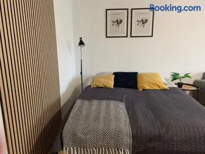 2BR big Apartment A8, free parking on the street - Image 1