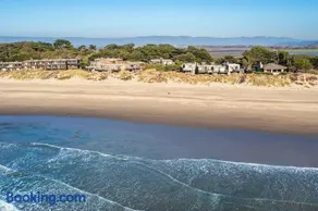 Idyllic Ocean View Oasis - Image 4