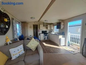 N & V Caravan Sand le mere - Image 2