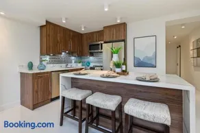 Newport Beach Lux - Image 2