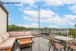 4BD Townhome East Nash with Rooftop 12ppl - Image 2