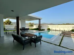 Ashta Suites - Nora Suite - Image 4