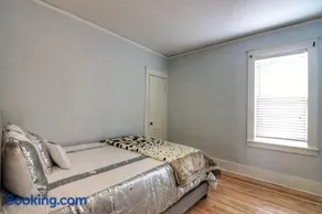 Cozy two bedroom home close to everything - Image 3