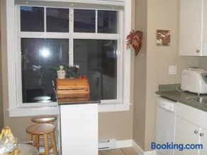 Marine Drive Station Entire House - Image 4