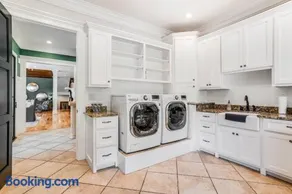 Luxury Mountain Mansion, 7BR, 8 king beds, 10000sf, Views, Pool, Sport Court, Gym, Sauna, Petting Zoo - Image 1