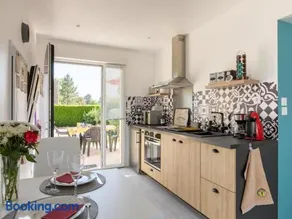 Gîte cosy en Normandie avec terrasse, climatisation, parking et animaux acceptés - Image 2