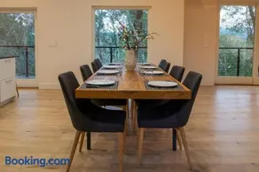 Modern Wine Country Home on 10 acres with vineyard - Image 3