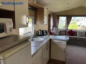 Caravan on luxury Devon holiday park - Image 4