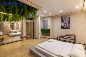 Royal Luxury Apartment with Sauna and Jacuzzi - Image 5