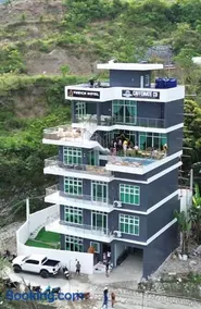 Yurich Hotel - Image 5