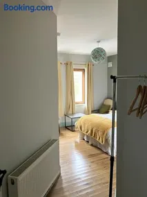 Iniscealtra Mini Bedsit Studio - Image 2