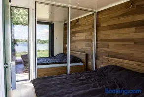 Contemporary design lake cabin - Image 1