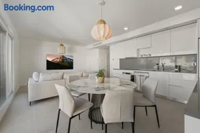 3025 Elegant apartment with terrace and pool - Image 4