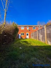 Newly Refurbished Home fit for to 7 family members, Groups, Contractors Centre of Bradley Stoke - Image 2