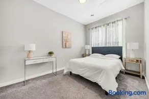Cozy Buffalo Getaway Minutes to Downtown & Bills Stadium - Image 4