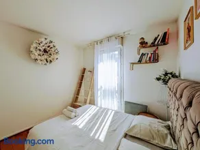 Chic and comfortable aparts with parking - Image 4