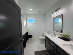 Royal Flush Villa - King Bed near WinStar - Image 2