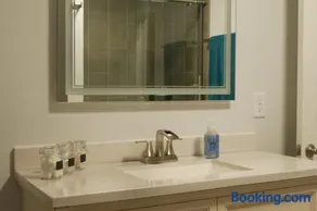 Beautiful Luxury Studio Suite - Image 3