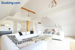 Claremont Beach House - Image 2
