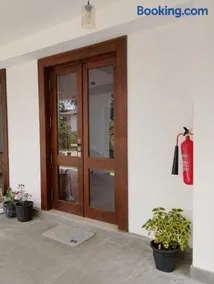 The White Porch - Image 2