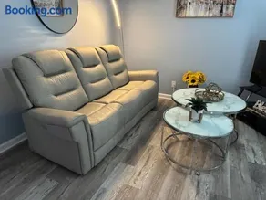 Modern 2BR Apartment near Downtown Shelbyville - Image 3