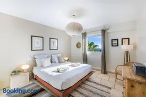 Entre mer et Esterel - Piscine, vue 6 suites - Image 4