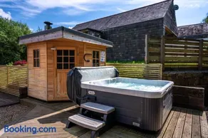 Mint Lodge 1BR with Hot Tub near Black Mountain - Image 4