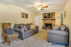 1 Mi to MCAS New River: Peaceful Home w/ Patio - Image 1