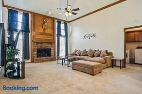 Urban Nest 3BR Home in Midwest City - Image 1
