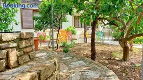 Lourantos Studios & Apartments - Image 4