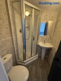 Self contained property - Image 5