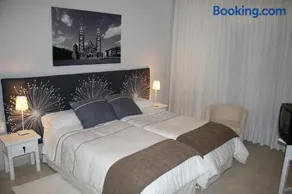 Hotel Cuatro Calzadas - Image 2