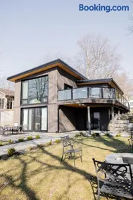 Lakeview House by Leavetown Vacations - Image 3