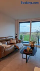 Modern luxury 1-bedroom apartment close to the beach and the sea T21 - Image 3