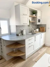 Cosy country getaway, 5 mins from the sea - Image 4